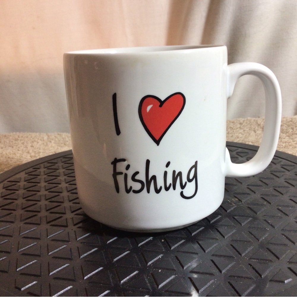 Russ Berries I HEART FISHING White W/Red Heart ceramic coffee/tea mug